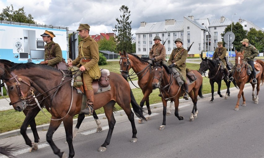 Ułani przybyli do Włodawy. To był pierwszy tak duży piknik wojskowy w mieście. Zobacz zdjęcia