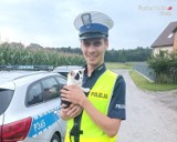Policjant o wielkim sercu uratował kotka błąkającego się po „wiślance”. Mundurowy ma już w domu cztery zwierzaki