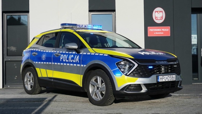Dwa nowe radiowozy trafiły do policjantów z Piły. Już zostały uroczyście oddane do użytku