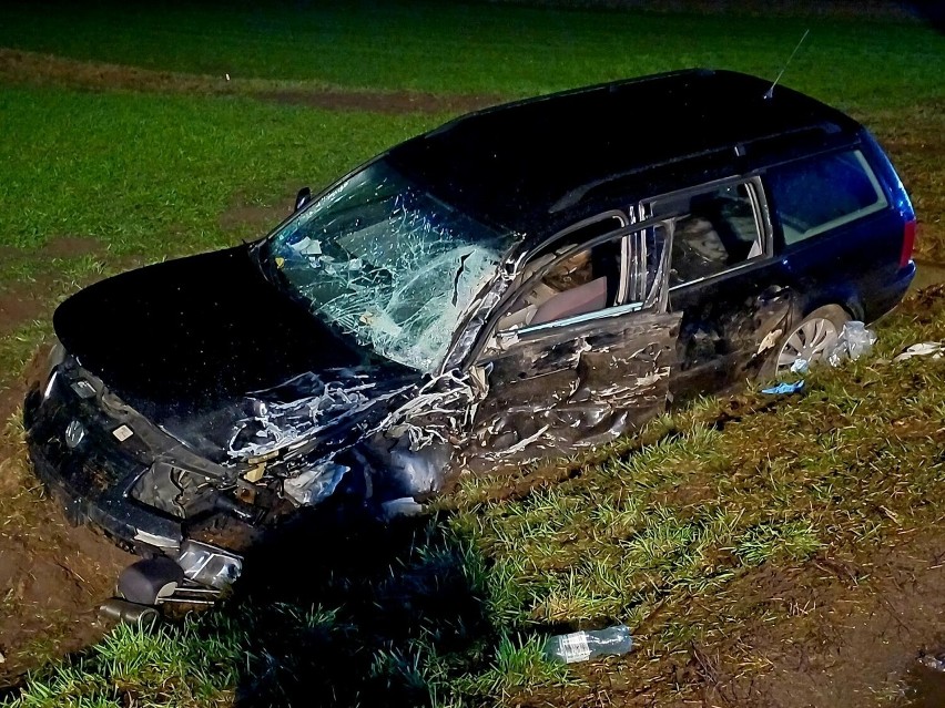 Wypadek na drodze krajowej nr 14 pod Łowiczem. Zderzyły się 3 samochody. 3 osoby ranne. ZDJĘCIA