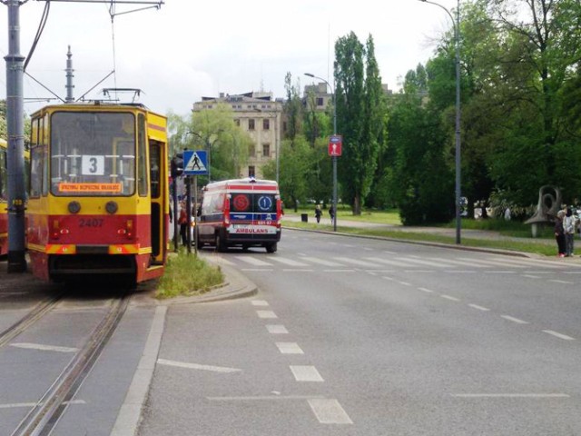 W poniedziałek, 16 maja, młoda kobieta nie zauważyła nadjeżdżającego tramwaju i weszła prosto na pojazd