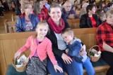 Ks. proboszcz Tomasz Juchniewicz poświęcił pokarmy w parafii w Kiełpinie  ZDJĘCIA, WIDEO