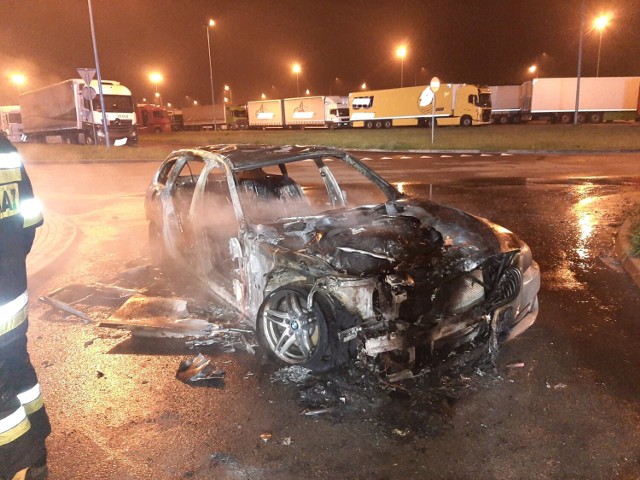 BMW spłonęło na autostradzie A1. Interweniowała straż pożarna z Woźnik