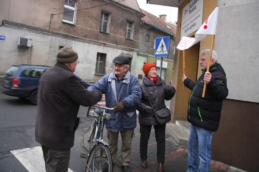 Syców: Protest pod biurem poselskim Beaty Kempy