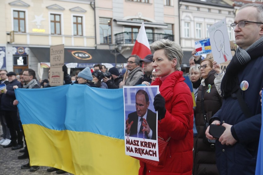 Solidarni z Ukrainą. Demonstracja na Rynku w Rzeszowie [ZDJĘCIA]
