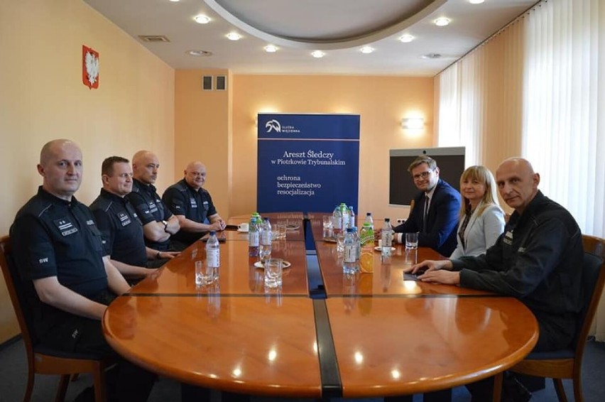 Wiceminister sprawiedliwości Michał Woś odwiedził Areszt...