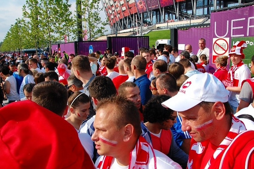 Kibice w Warszawie pierwszego dnia Euro 2012