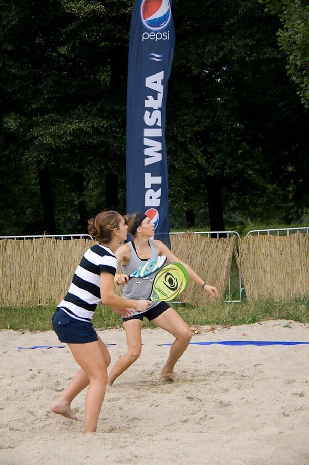 Warszawiacy mają okazję pograć w beach tennis. Wystarczy wybrać się do Portu Wisła (ZDJĘCIA)