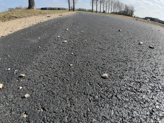 Całkiem solidne kamienie na drodze