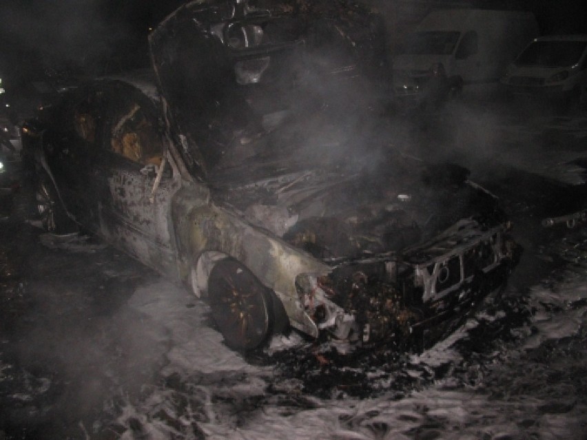 Pożar w komisie w Goczałkowicach: Spłonęły 2 samochody