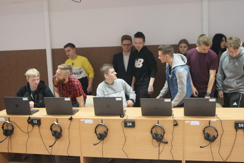 Zespół Szkół Techniczno-Elektronicznych w Kaliszu wzbogacił się o nowe laptopy. ZDJĘCIA