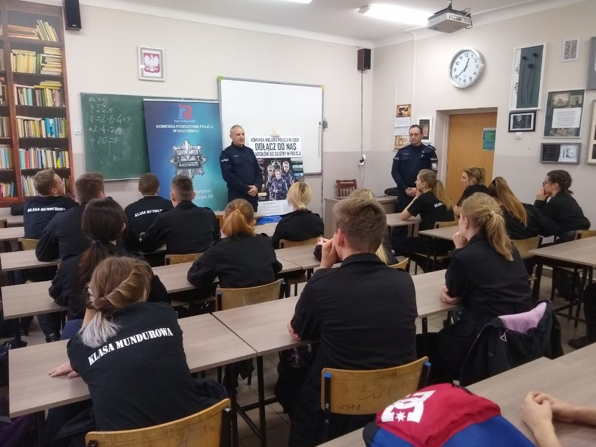 Spotkania radomszczańskiej Policji w szkołach średnich w...