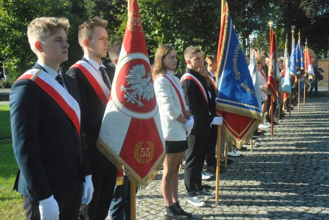LESZNO. 1 września - obchody 82. rocznicy wybuchu II wojny światowej przy pomniku Żołnierzy Garnizonu Leszczyńskiego