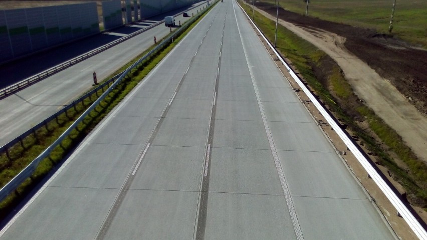 Kolejne udogodnienia na budowie autostrady A1 Kamieńsk-Piotrków. Przekazanie do ruchu 2 odcinków jezdni zachodniej. ZDJĘCIA