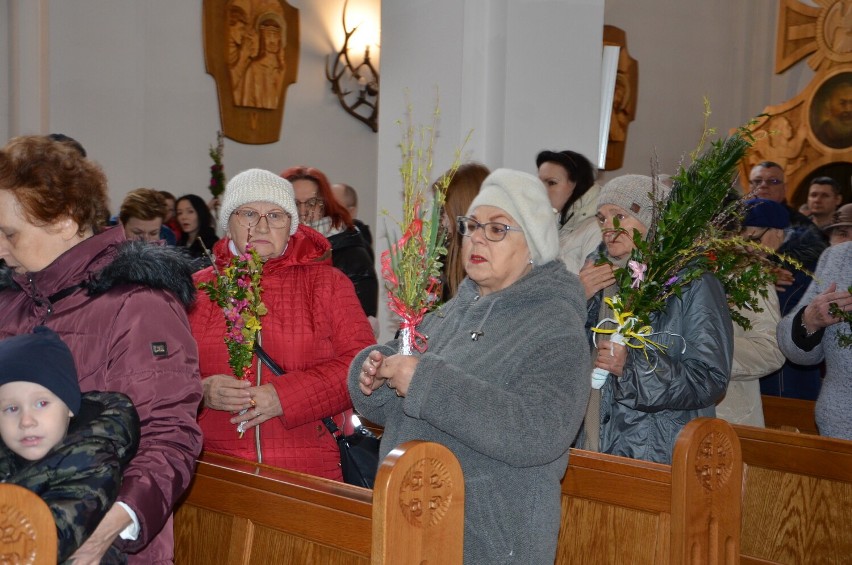 Dziś katolicy świętują Niedzielę Palmową. W kościele Św....