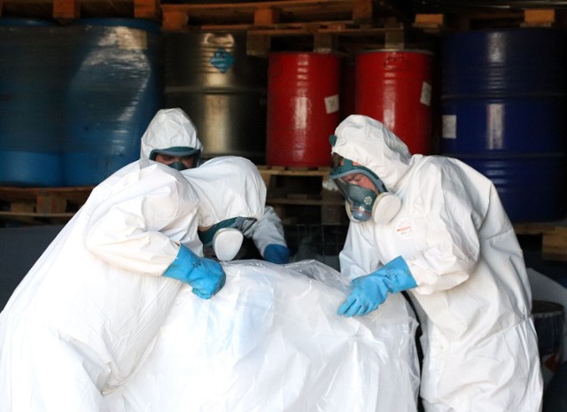 Proces usuwania składowiska nielegalnych odpadów chemicznych w Kaliszu zmierza ku końcowi