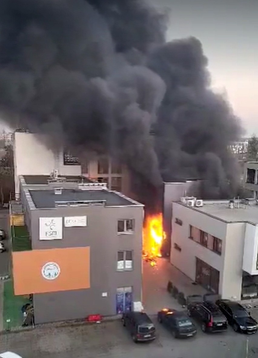 Duży pożar restauracji we Wrocławiu. Ewakuowano 40 osób, kobieta ciężko ranna 