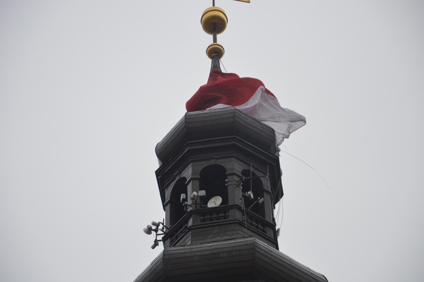 Czapka Mikołaja już na wieży ratuszowej