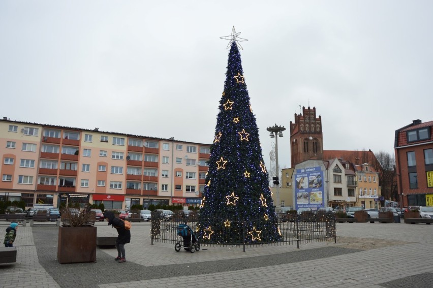 Lębork. Świąteczny klimat na placu Pokoju. Udzielił się nawet żabkom w fontannie