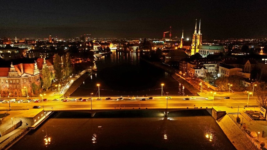 Tak prezentuje się Wrocław nocą. Jest zachwycający!