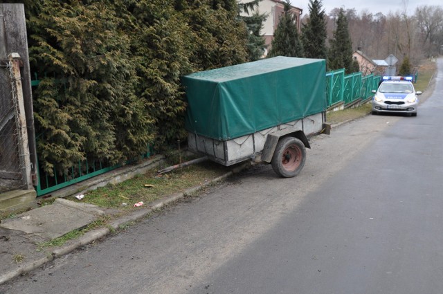 Policjanci ustalają okoliczności wypadku w Biskupicach.