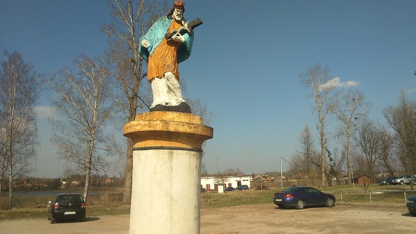 Mieszkańcy i radni nie mogą się doprosić, aby z parkingu...