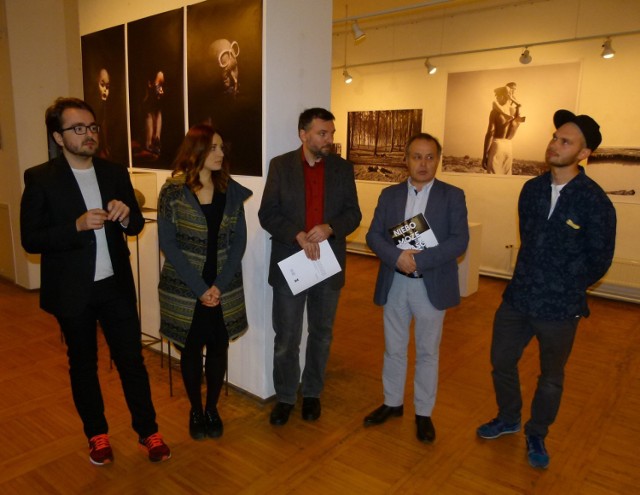 Dziś, w piątek 10 kwietnia, w ODA w Piotrkowie odbył się wernisaż wystawy fotograficznej studentów PWSFTviF w Łodzi