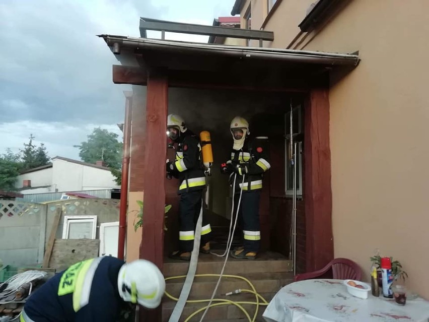 Pożar domu w Skokach. Interweniowali strażacy z OSP