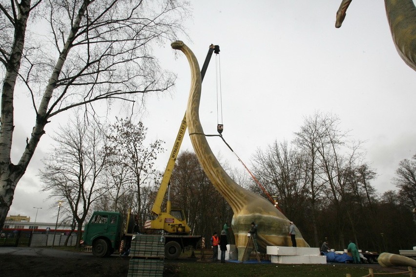 Dinozaury w parku Wrocławskim (ZDJĘCIA)