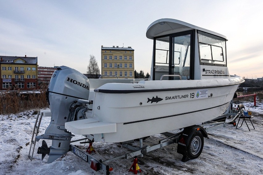 Nowa łódź patrolowa trafiła do Społecznej Straży Rybackiej. ZDJĘCIA