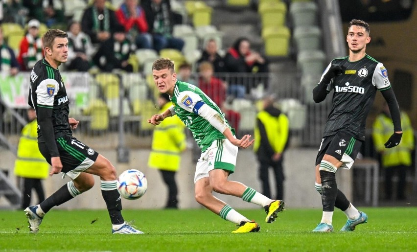 Lechia Gdańsk - Górnik Zabrze 18.11.2022 r. Lechia chce dziś wygrać i uciec ze strefy spadkowej. Biało-zieloni już myślą o transferach