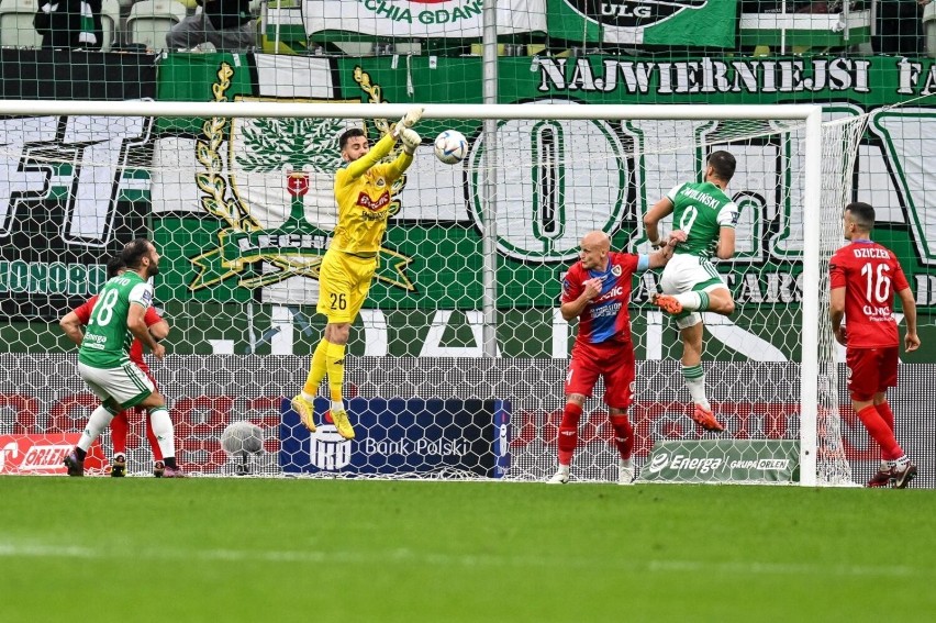 Lechia Gdańsk - Górnik Zabrze 18.11.2022 r. Lechia chce dziś wygrać i uciec ze strefy spadkowej. Biało-zieloni już myślą o transferach