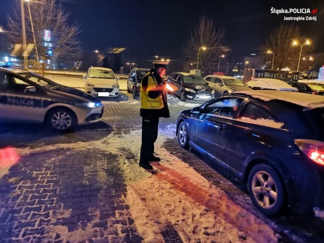 Policjanci zwracają uwagę, że jazda lewym pasem to palący problem widoczny również na jastrzębskich drogach.