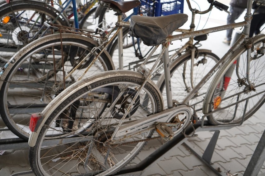 Kraków. Z ulic znikają rowerowe wraki. Radny proponuje, by je odnowić i oddać potrzebującym