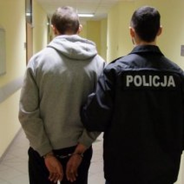 Policjanci zatrzymali mężczyznę, który w niedzielę zadzwonił pod ...