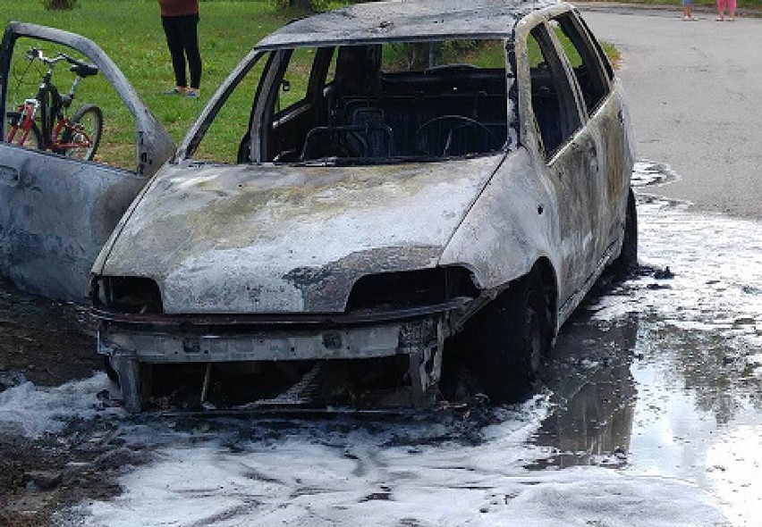 Jaworzno: pożar samochodów na Łubowcu ZDJĘCIA