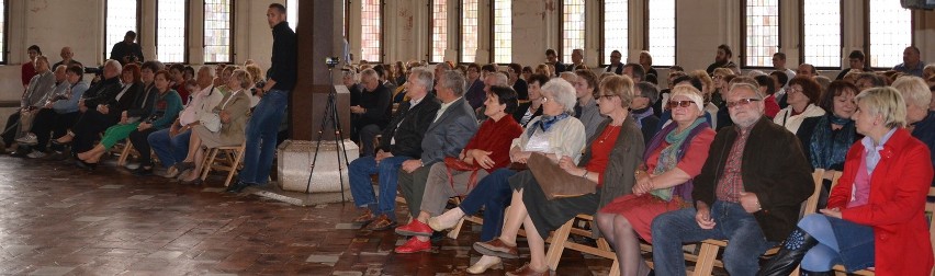 Malbork. Tango na &quot;Zamkowych Kameraliach&quot; - na akordeonie, bandoneonie i w tańcu