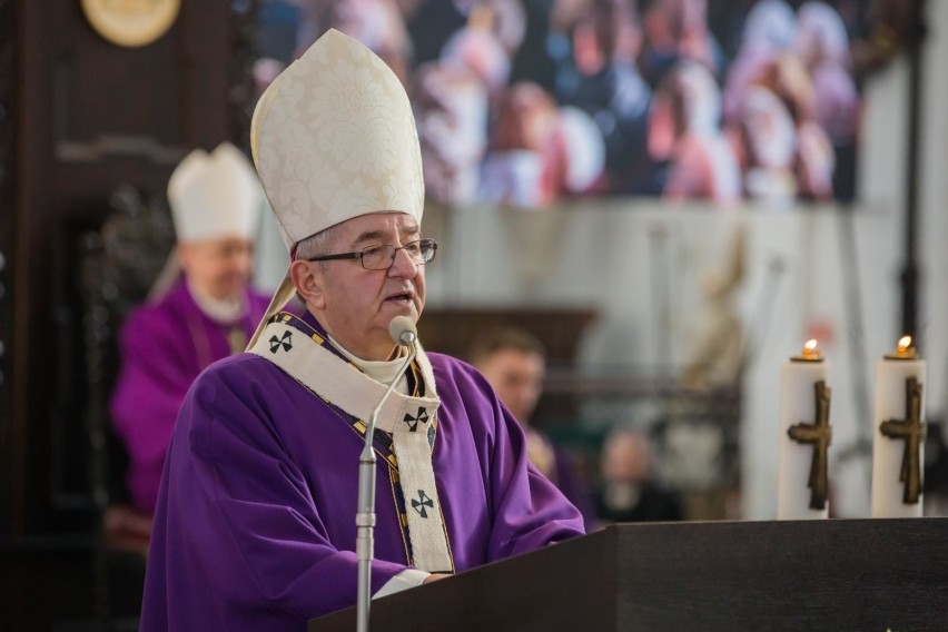 Arcybiskup Głódź powinien przeprosić?