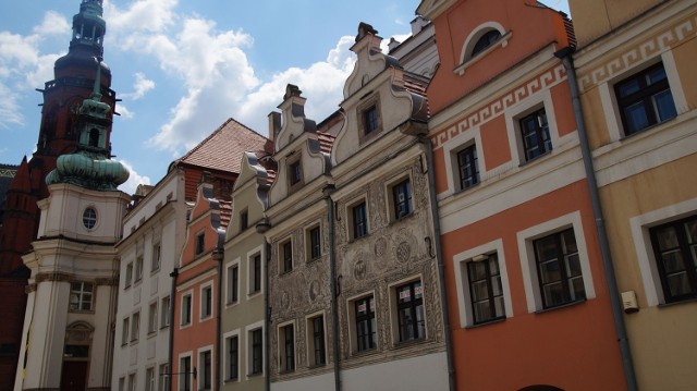 Legniczanie często narzekają na swoje miasto. Jak się jednak okazuje, mieszkańcy takiego na przykład Wałbrzycha wielu rzeczy nam zazdroszczą. Poprosiliśmy koleżanki z redakcji portalu wałbrzych.naszemiasto.pl o szybką sondę na temat tego, czego wałbrzyszanie nam Legnicy. Wyniki są bardziej niż zaskakujące. Kliknij w zdjęcie i sprawdź najczęstsze odpowiedzi!

Zobacz posługując się klawiszami strzałek, myszką lub gestami.