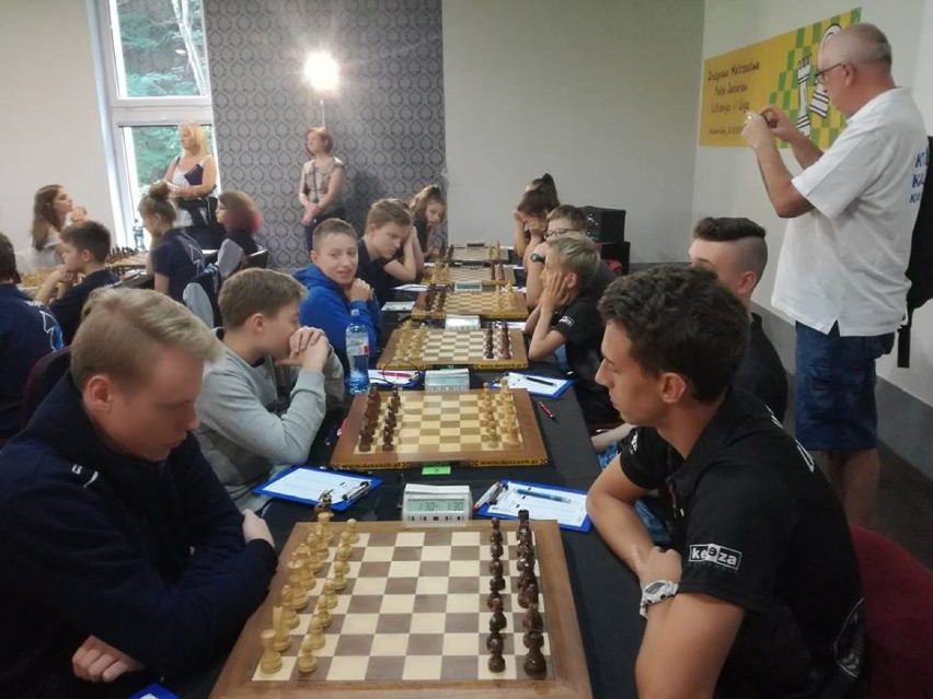 I liga juniorów w szachach. Kaliscy szachiści spisują się znakomicie w Kudowie Zdroju
