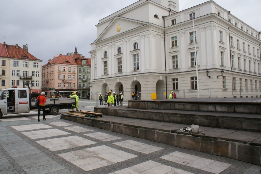 Betonka znika z Głównego Rynku w Kaliszu