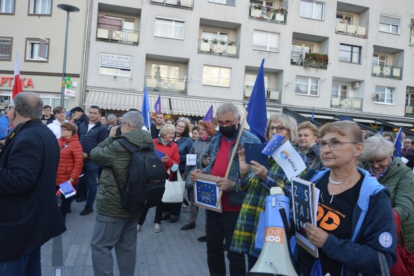 Opole zostaje w UE! Tłumy Opolan na manifestacji na placu...