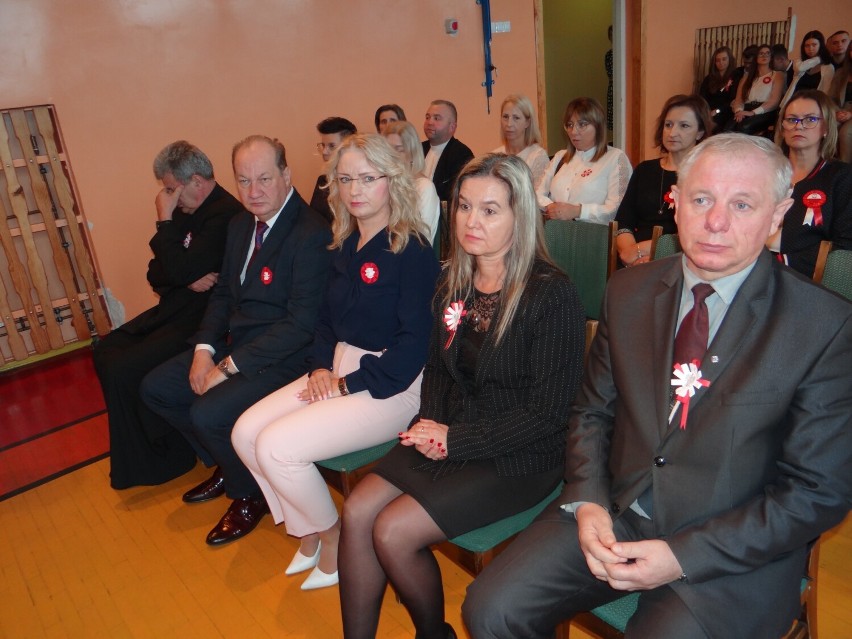 Uroczysta akademia z okazji Święta Niepodległości w I LO w Radomsku. ZDJĘCIA