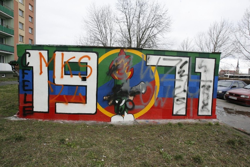 Zniszczone graffiti Miedzi Legnica (ZDJĘCIA)