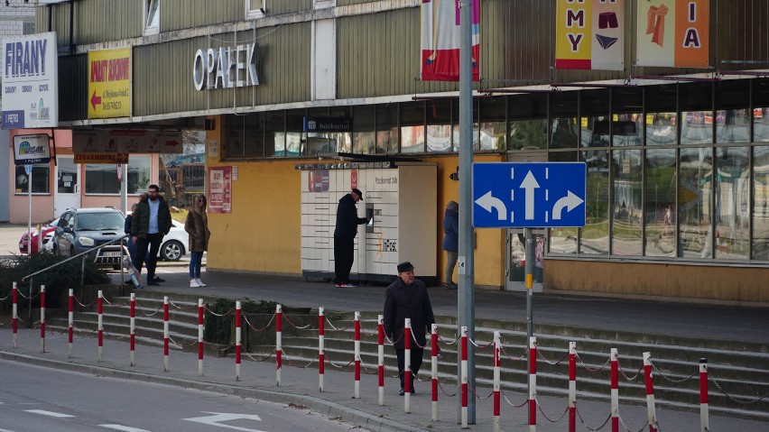 Koronawirus Białystok. Białostoczanie stoją w kolejkach [zdjęcia]