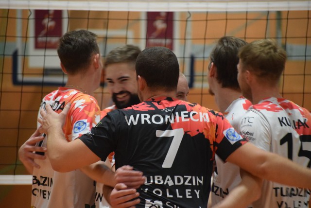 Tubądzin Volley wygrał 3:0, w niedzielę też walczy w II lidze