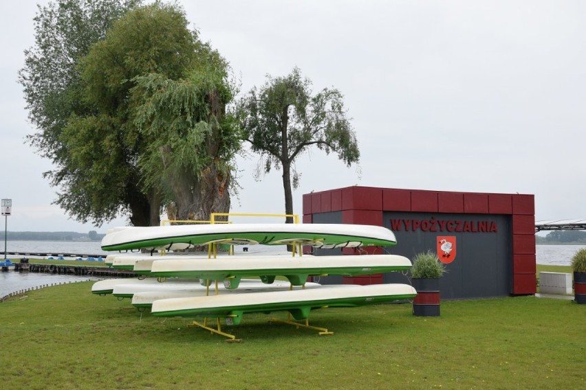 Zbąszyń miasto nad jeziorem. Woda, plaża, wypożyczalnia sprzętu pływającego i plażowego czynna [Zdjęcia]