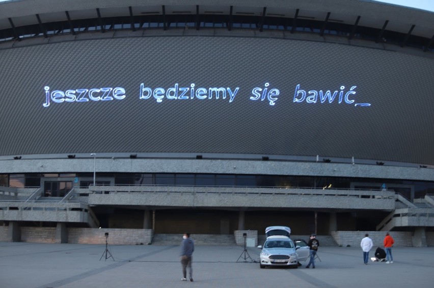 Niezwykła świetlna projekcja na fasadzie Spodka. „Jeszcze...