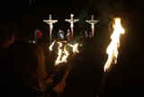 Wielki Piątek. Nocne Misterium Krzyża i liturgie sprawowane przez biskupów