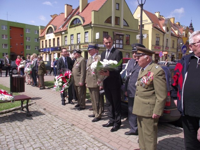 Rocznica zakończenia II wojny światowej - w Lubinie złożono kwiaty pod pomnikami